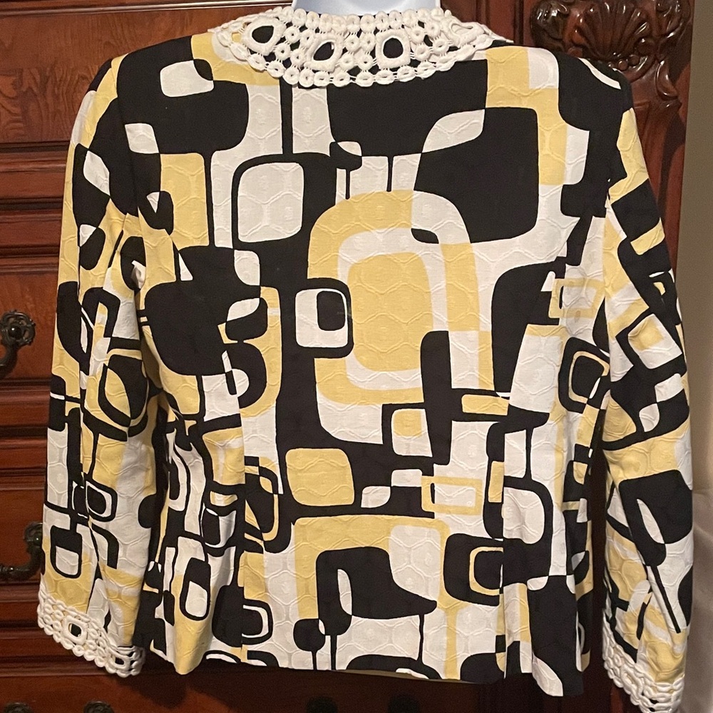Geometric Patterned Jacket with Crochet Details - image 4